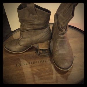 **Sold****Super cute distressed looking ankle boot